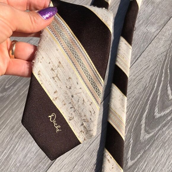 Lilly
Dache mens tie   - Picture 1 of 4